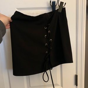 FASHIONOVA - black lace up skort